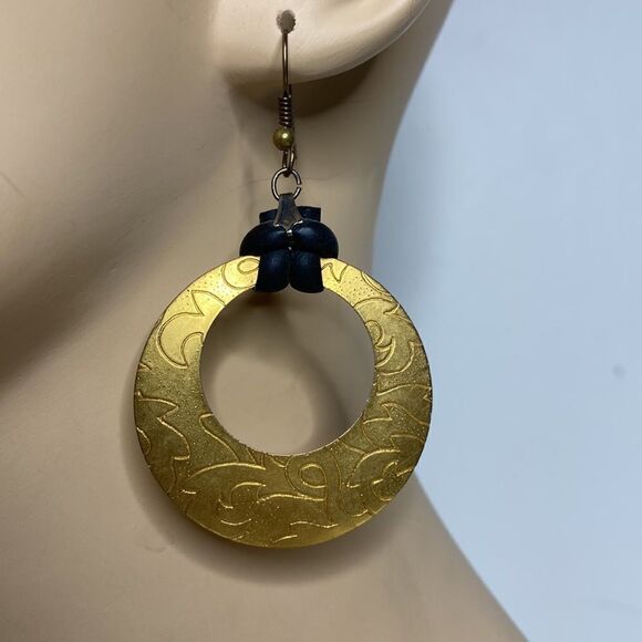 Vintage Boho Gold Tooled Earrings - Picture 5 of 5